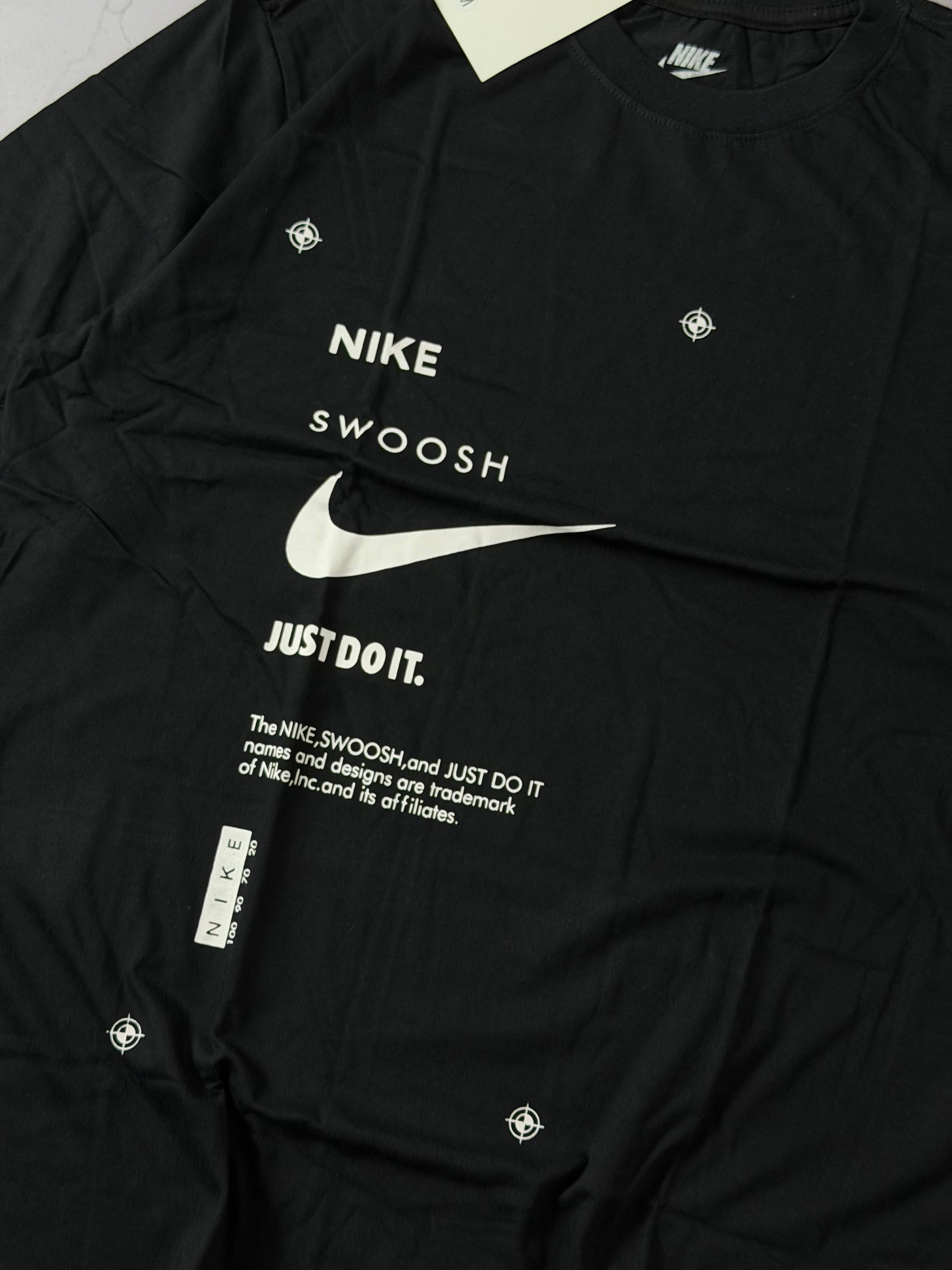 Camiseta Nike Swoosh + Just do IT - Preta