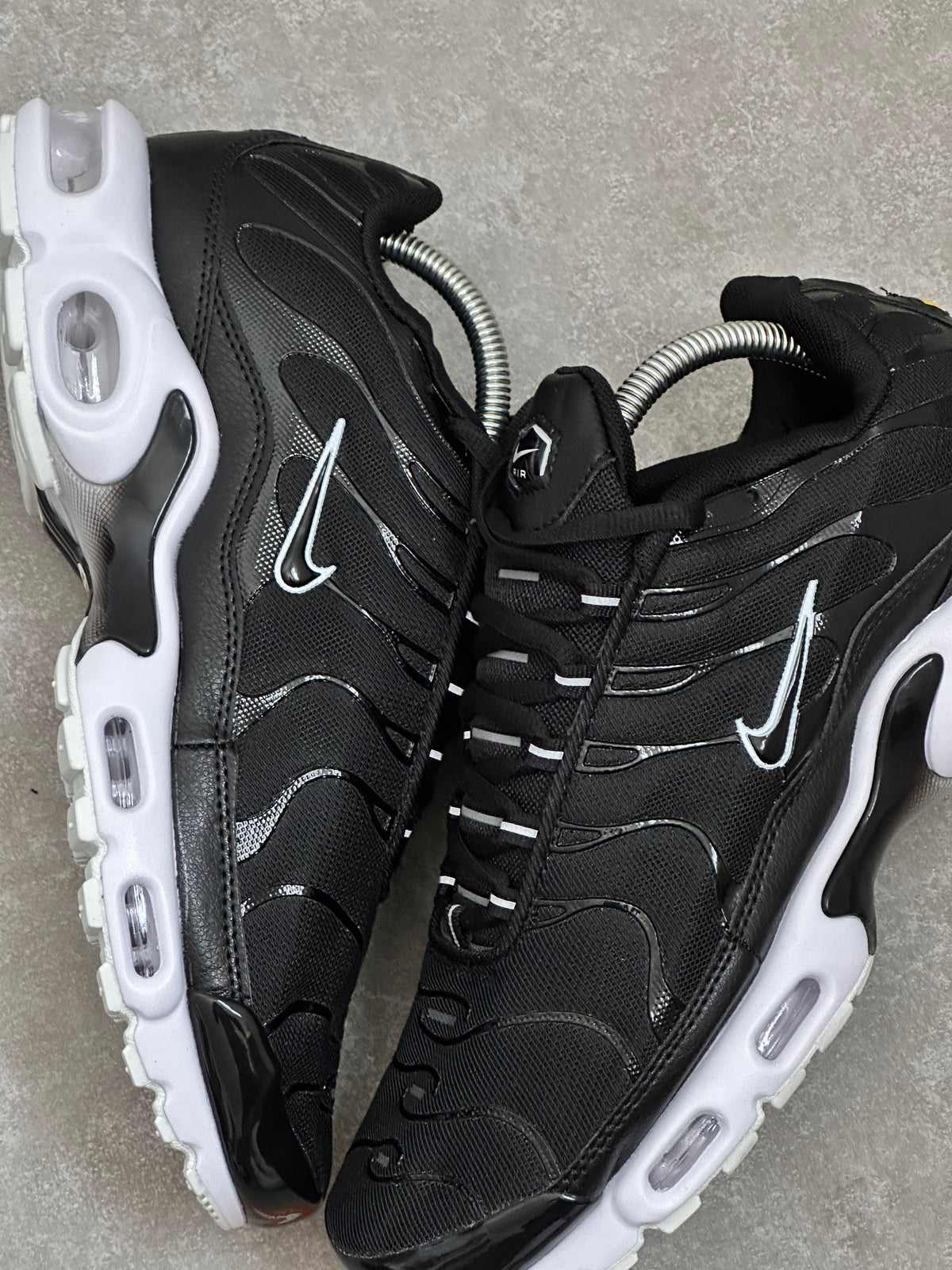 Tênis Nike Air Max Plus TN - Black and White