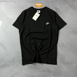 Camiseta Nike Club - Preta