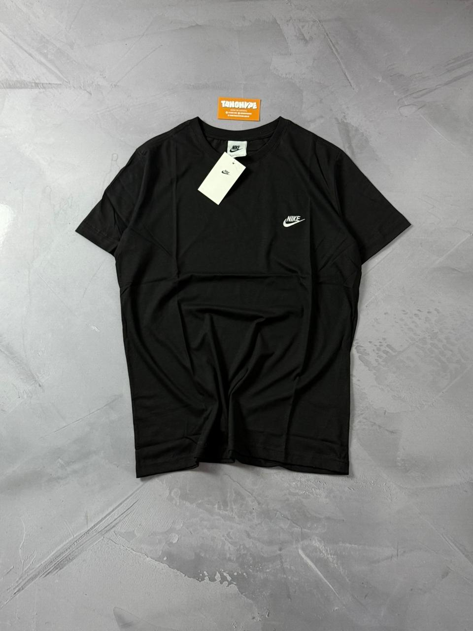 Camiseta Nike Club - Preta