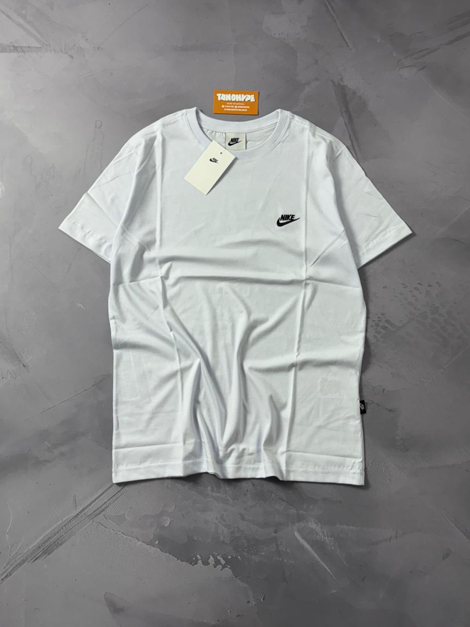 Camiseta Nike Club - Branca
