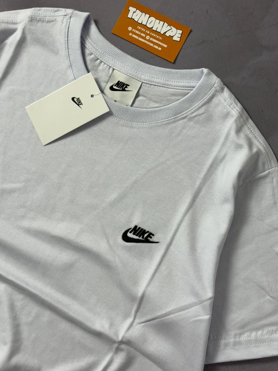 Camiseta Nike Club - Branca