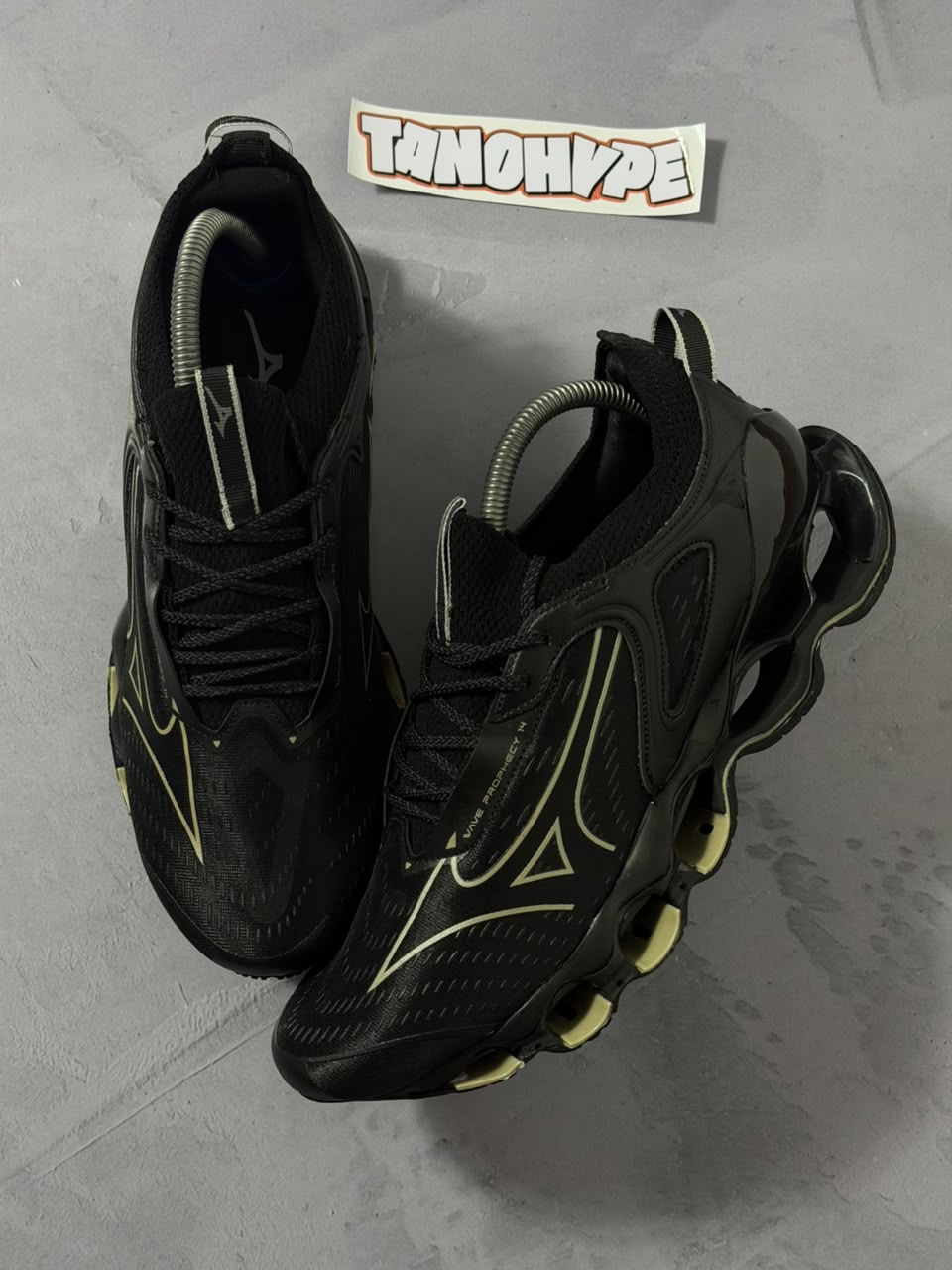 Tênis Mizuno Wave Prophecy 14 - Preto Dourado