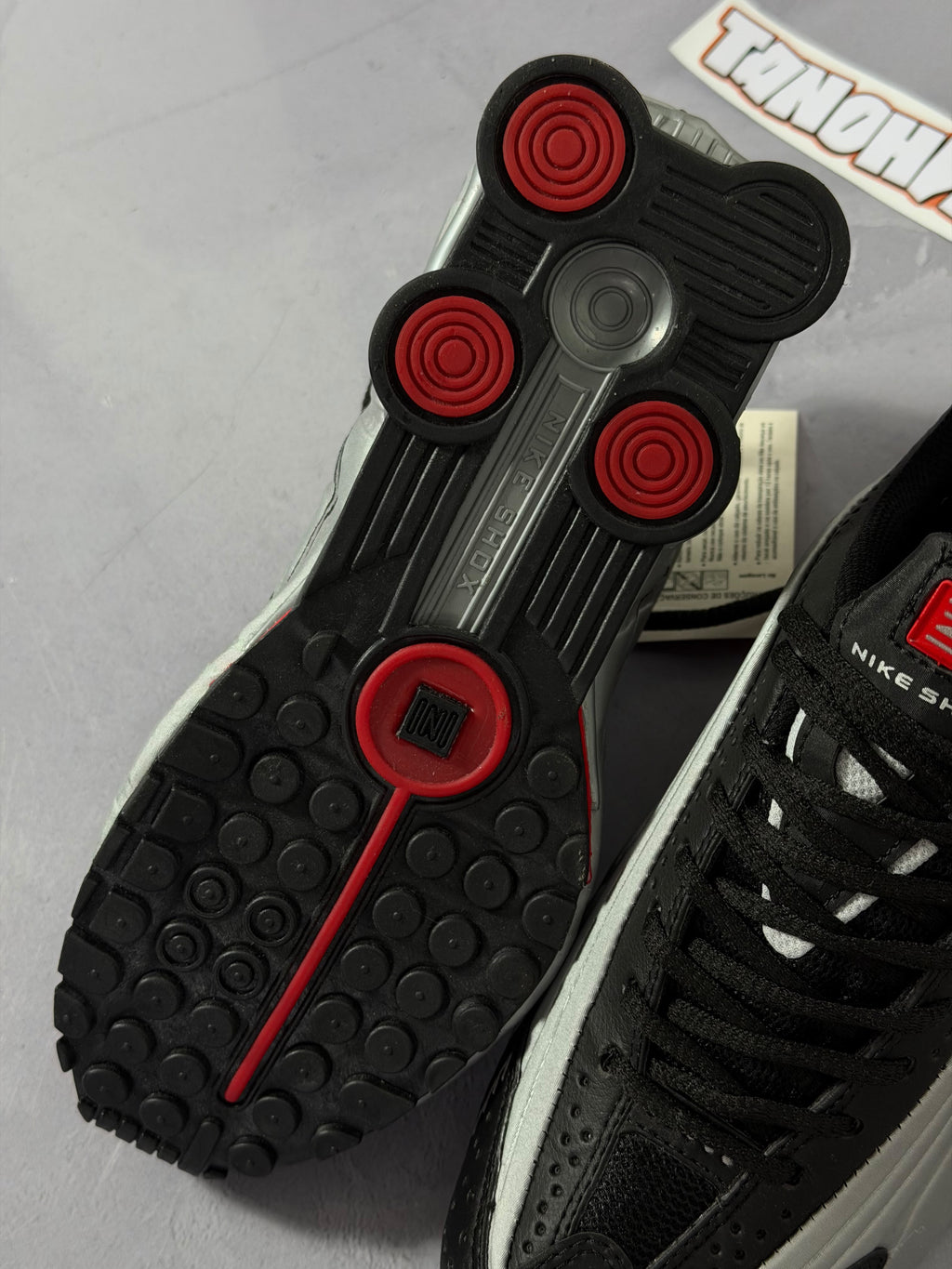 Tênis Nike Shox R4 - Cinza/Vermelho