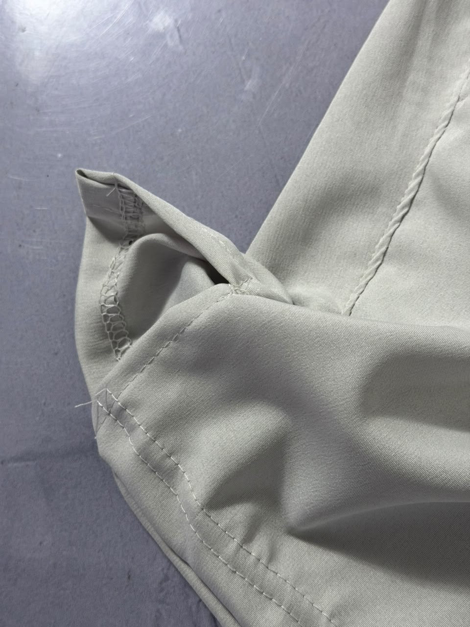 Shorts Tactel Nike Club Flow - Cinza Claro