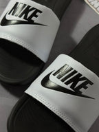 Chinelo Slide Nike Victori - Preto e Branco