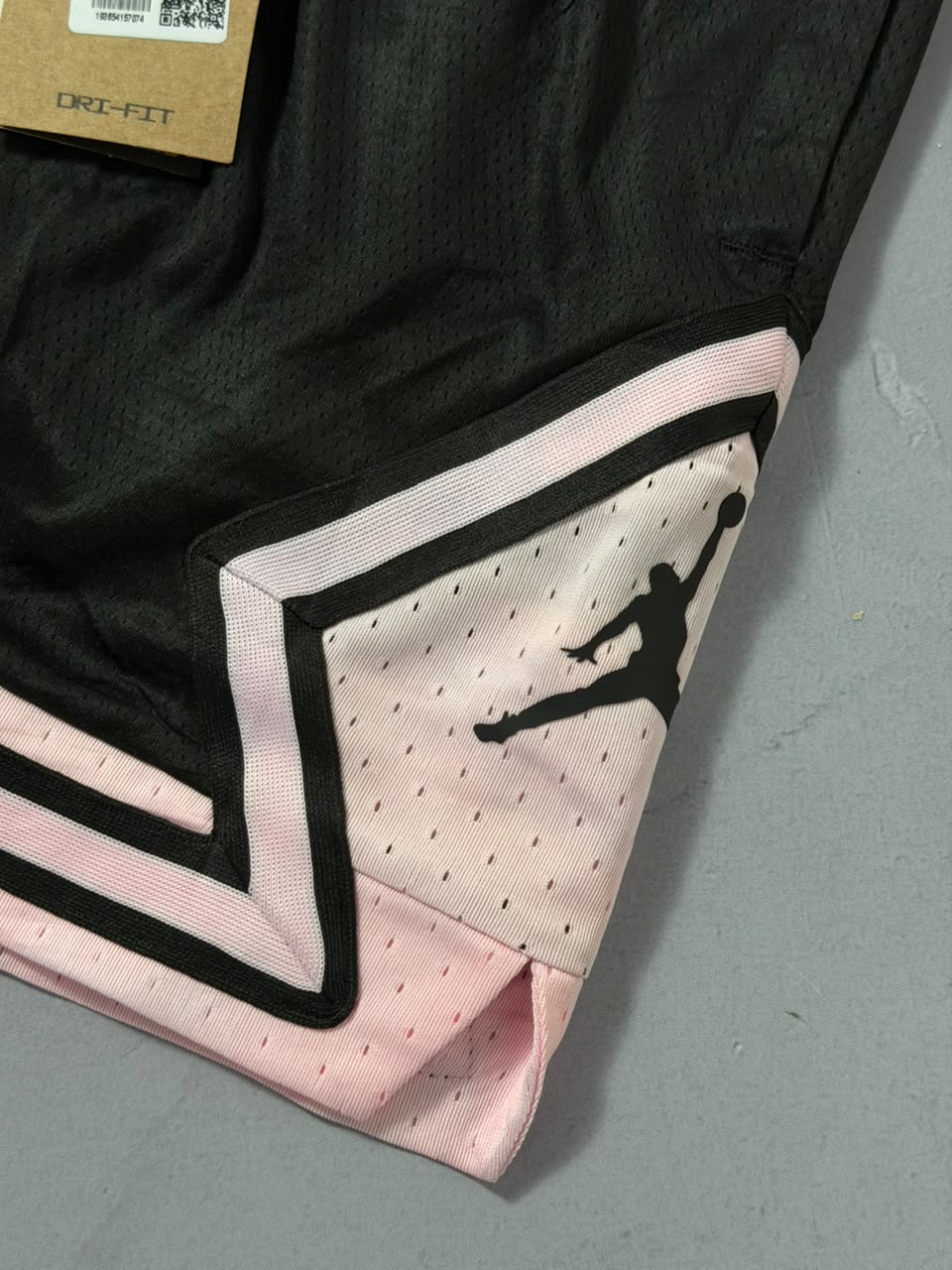Shorts Jordan Diamond Dri Fit - Preto e Rosa